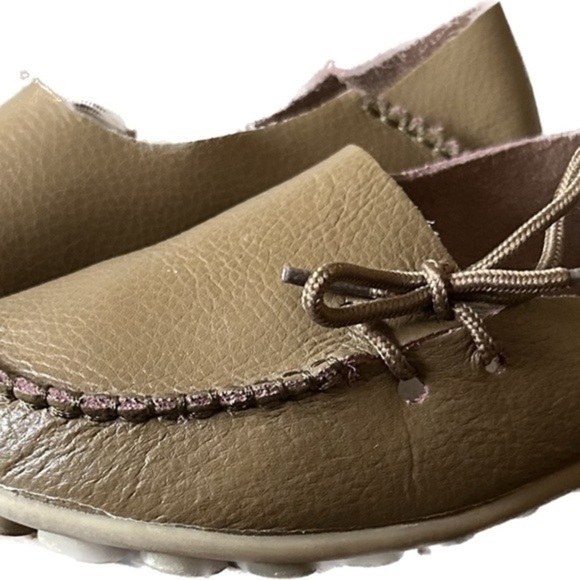 SOCOFY Womens Tan Leather Slip On Moccasin Shoes Size 39 EUC - Picture 4 of 8